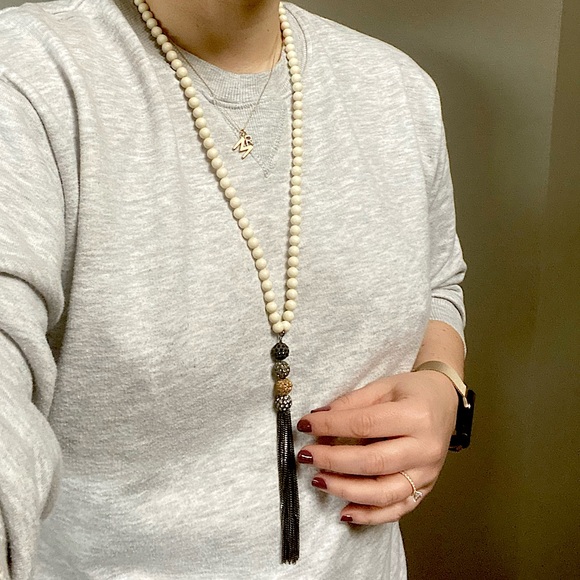 Stella and Dot pearl tassle necklace - Picture 2 of 2